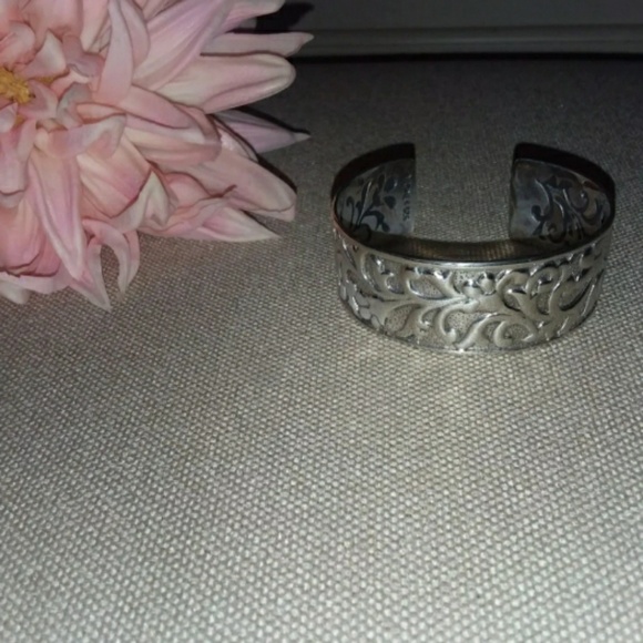 Silpada head above the curve cuff - Picture 4 of 5